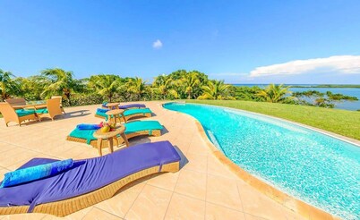 Vista Verde Roatan - Spacious Private Beachfront Villa-Snorkel, Dive, Relax!