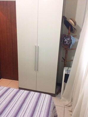 3 bedrooms, iron/ironing board, WiFi - Vacation Rentals  (Meia Praia)