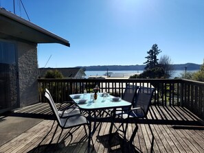 Outdoor dining - Stunning Lake House Retreat (Lake Rotoiti)