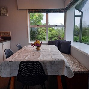 Dining - Stunning Lake House Retreat (Lake Rotoiti)