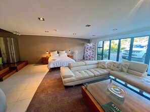 Smart TV, fireplace, DVD player, stereo - Cliffhouse, Taiharuru, Northland (Whangarei Heads)