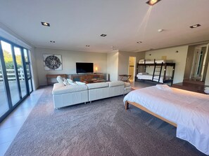 4 Schlafzimmer, Schreibtisch, Bügeleisen/Bügelbrett, kostenloses WLAN