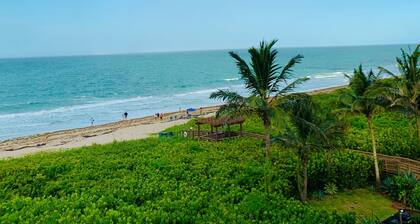 Beautiful Ocean-front Condo with Stunning Views