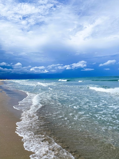 Beautiful Ocean-front Condo with Stunning Views