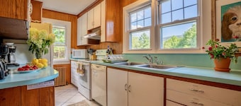 Perfect Reunion House w/pool, tennis, fireplace & piano. Dogs welcome.