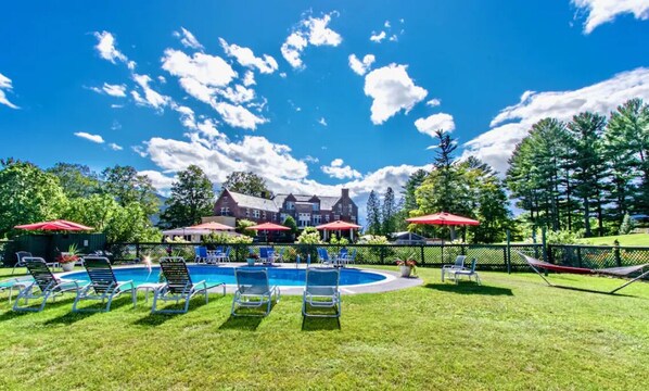 Alberca techada y alberca climatizada