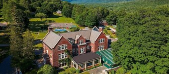 Perfect Reunion House: Sleep 18! 8 bedrms, 5 baths, Fireplace. Ski. Pool. Dogs!