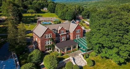 Perfect Reunion House: Sleep 18! 8 bedrms, 5 baths, Fireplace. Ski. Pool. Dogs!