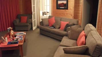 TV, fireplace, DVD player, books