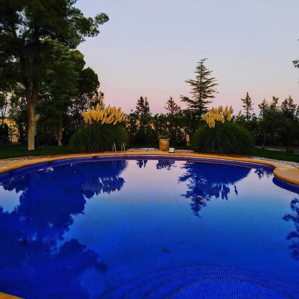 Outdoor pool - CASTILE LA MANCHA SPECIAL EASTER BETWEEN WETLANDS AND ORNITHOLOGICAL RICHNESS (Villacañas)