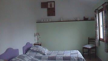 3 chambres, fer et planche à repasser, Wi-Fi, draps fournis