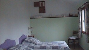 3 slaapkamers, een strijkplank/strijkijzer, wifi, beddengoed