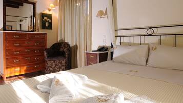 3 bedrooms, in-room safe, iron/ironing board, WiFi