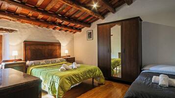 7 bedrooms, desk, iron/ironing board, travel crib