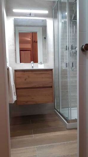 Bathtub, hair dryer, bidet, towels - Duplex on the beach with beautiful views (tossa de mar)