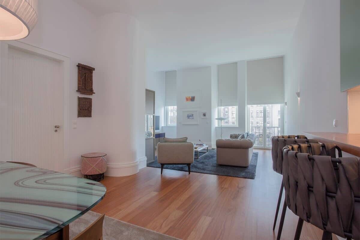 Televisión y oficina 