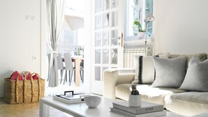 A modern living room with a sofa, a coffee table, and a basket of items. - Pet-friendly vacation home right by the sea - last minute promotion 15% discount (Novigrad)