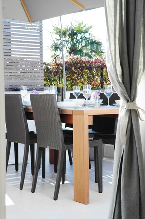 Outdoor dining