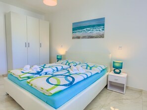 4 bedrooms, in-room safe, iron/ironing board, WiFi