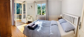 Komfortables Zuhause zwischen Bachlauf und Waldrand