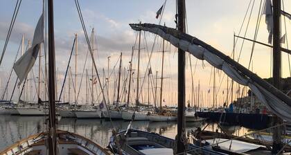 Neu in Sanary, 52 m2, alles zu Fuß, ruhig, klare Sicht, Klimaanlage, Parkplatz, WiFi.