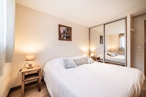 1 chambre, fer et planche à repasser, Wi-Fi, draps fournis