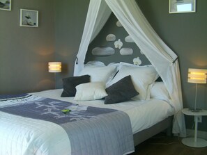 5 bedrooms, iron/ironing board, travel cot, free WiFi