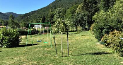 Maison de campagne indépendante, au milieu des montagnes, en Auvergne