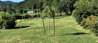 Maison de campagne indépendante,  au milieu des montagnes,  en Auvergne