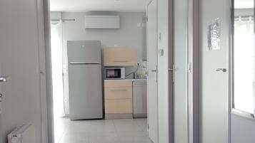 Refrigerador, microondas, horno, placa de cocina