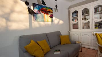 Télévision, livres, espaces bureaux