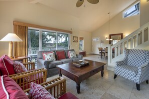 TV, DVD-spiller og stereoanlegg