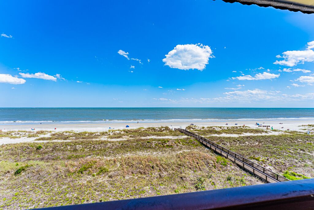 Stunning Ocean View from top floor Admirals Row 402 