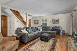 Smart TV, chimenea, reproductor de DVD y videoteca 