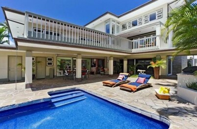 Huge House, Heated Pool, AC, Steps to Kailua Beach