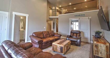 The Hideout #24 - Pool, Hot Tub, and Lake Access!