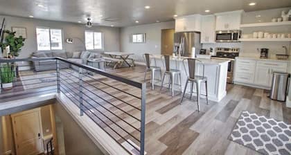 The Hideout #24 - Pool, Hot Tub, and Lake Access!