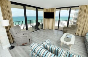 TV, DVD player, books - EDGEWATER OCEAN FRONT T2 4th fl -3BR 3BA END UNIT COMPLETELY RENOVATED (Panama City Beach)