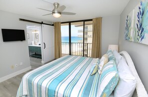 3 bedrooms, iron/ironing board, travel cot, WiFi - EDGEWATER OCEAN FRONT T2 4th fl -3BR 3BA END UNIT COMPLETELY RENOVATED (Panama City Beach)