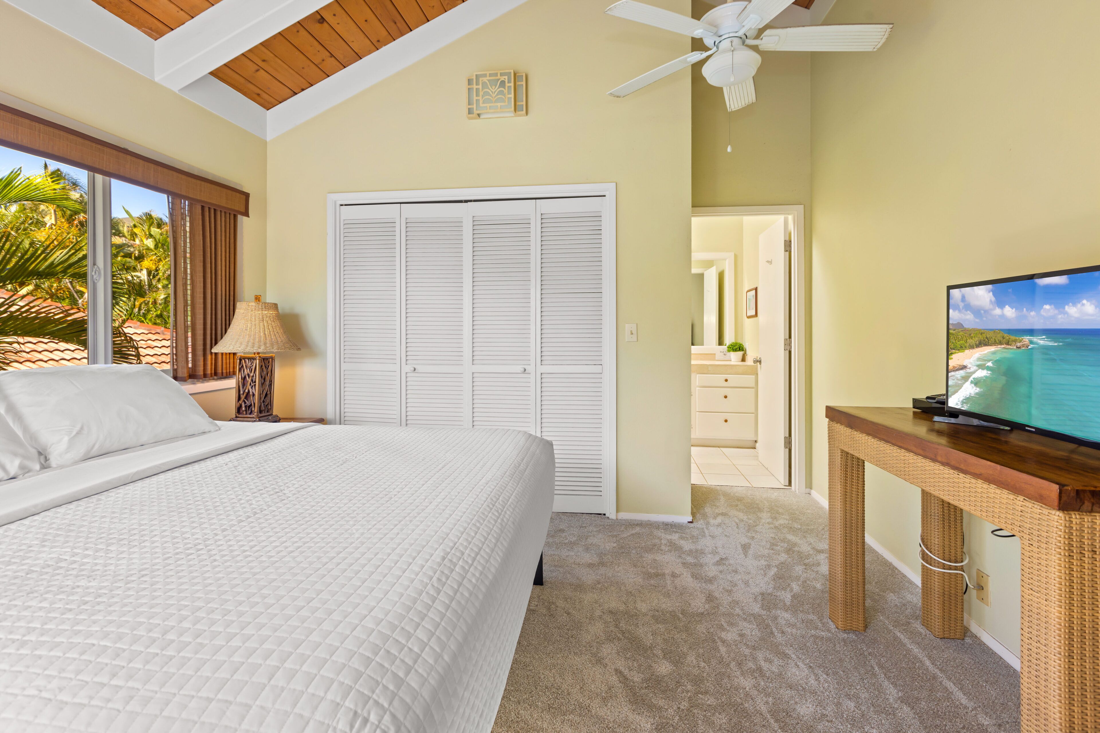 3 bedrooms, desk, iron/ironing board, travel crib