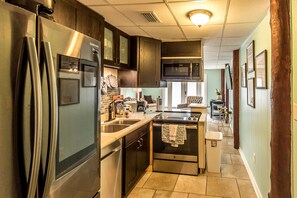 Fridge, microwave, oven, stovetop - Remodeled House Very Short Walk to Beach - 2BD/2BA Sleeps 6 (Miramar Beach)