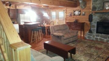 TV, peis, DVD-spiller og fotballspill