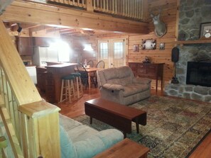 TV, peis, DVD-spiller og fotballspill