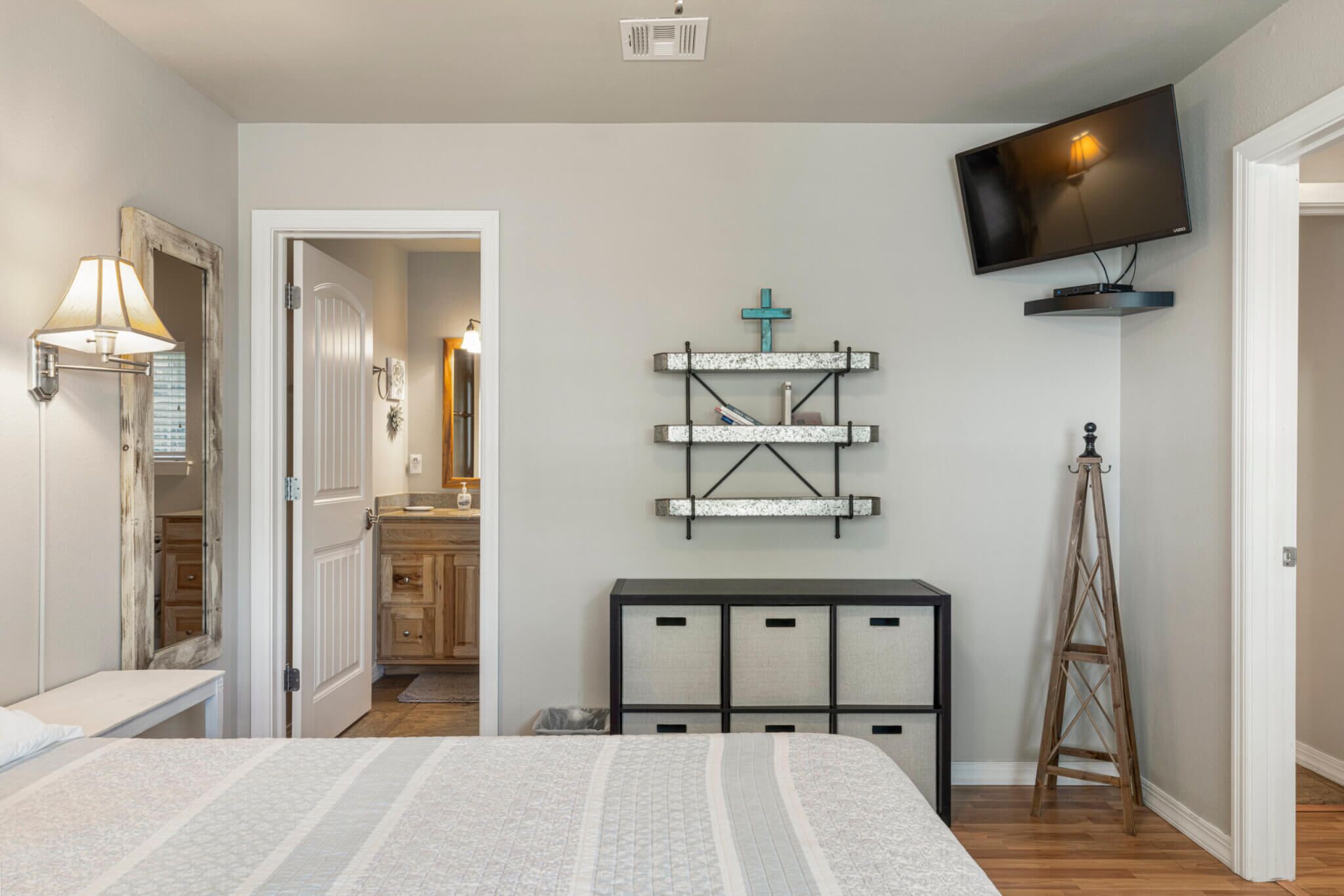 2 bedrooms, iron/ironing board, free WiFi, bed sheets