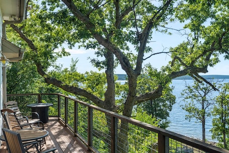 Property grounds. Hideaway at CrossTimbers Marina