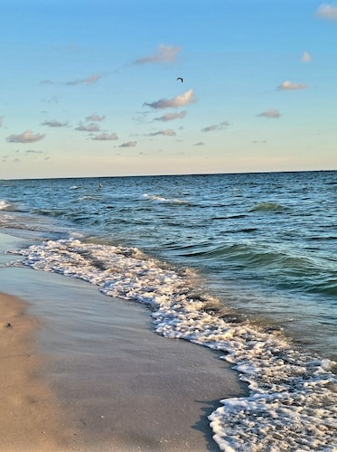 EIN BLOCK zum Strand, Restaurants & Shopping !!!