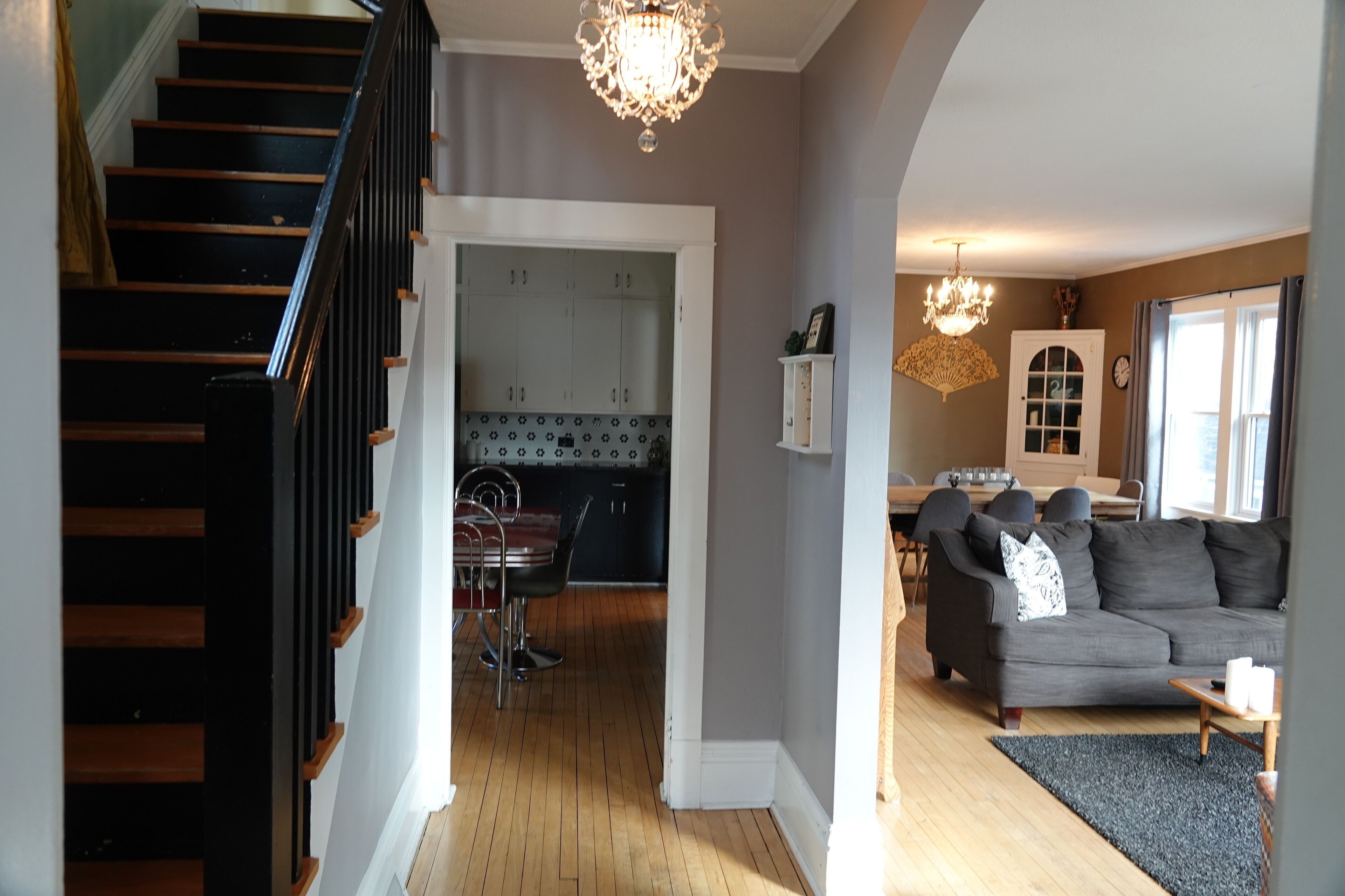 Televisión, reproductor de DVD, libros y videoteca 