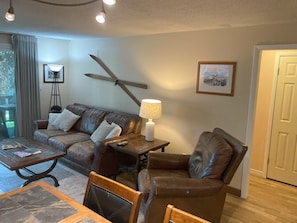 Smart TV, fireplace, DVD player, books - Newly remodeled Condo Minutes from Vail Mountain (Vail)