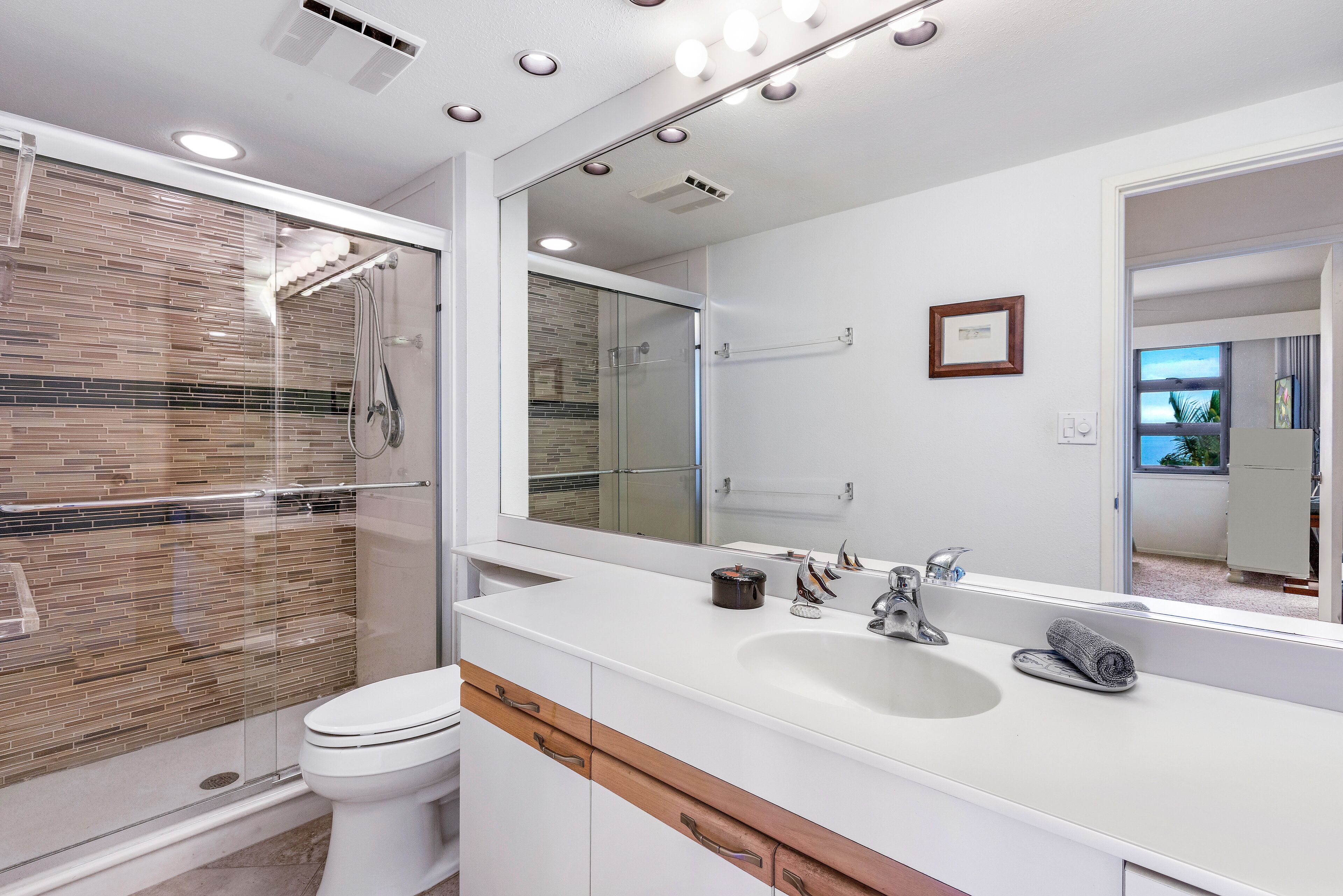 Combined shower/tub, hair dryer, towels, soap