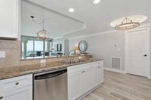 Microwave, dishwasher, coffee/tea maker, toaster - P5-1809 Welcome to our Coastal Getaway at Portofino! (Pensacola Beach)